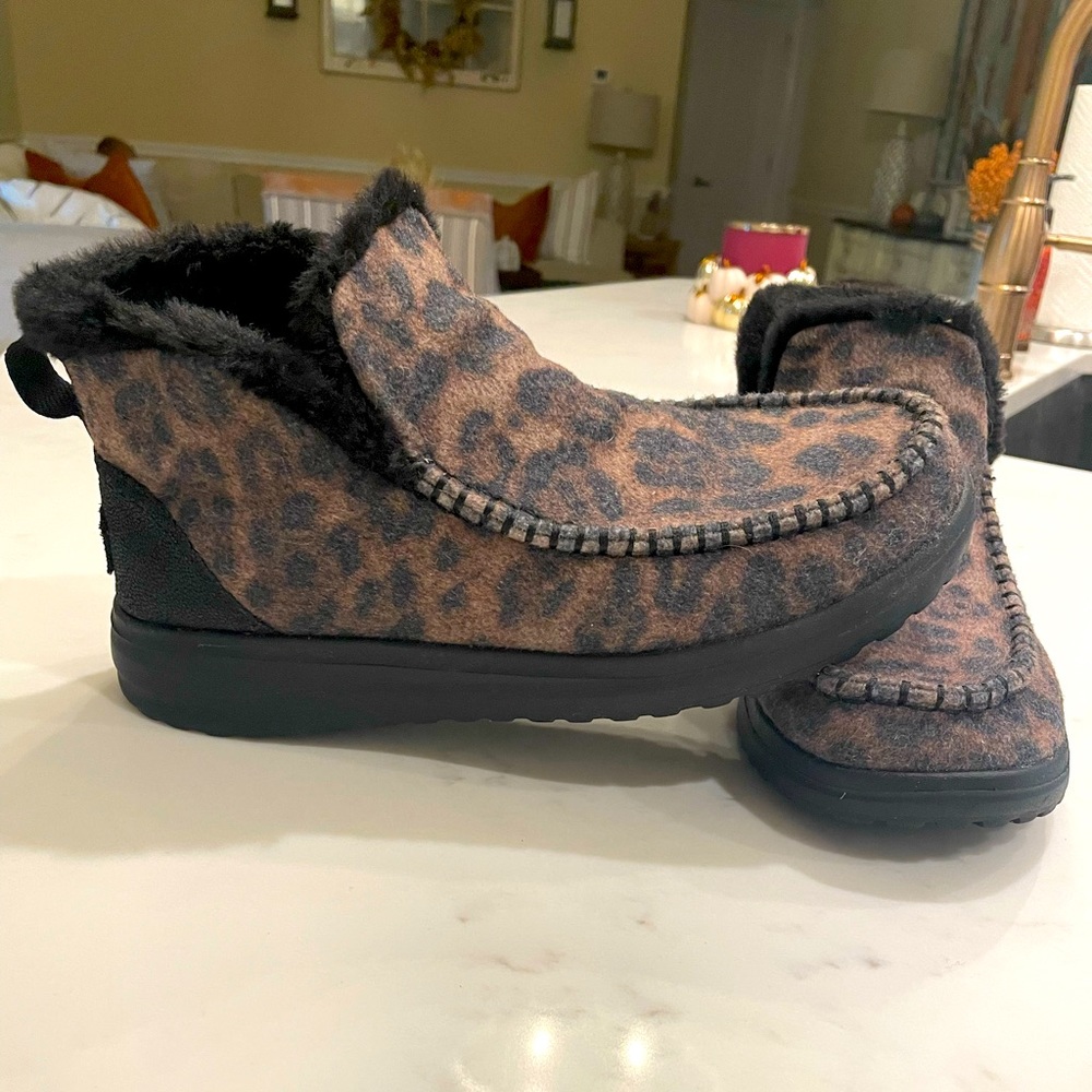 Leo Hey Dudes booties